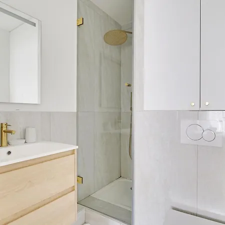 Lovely In Apartment Paris