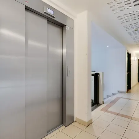 Lovely In * Παρίσι